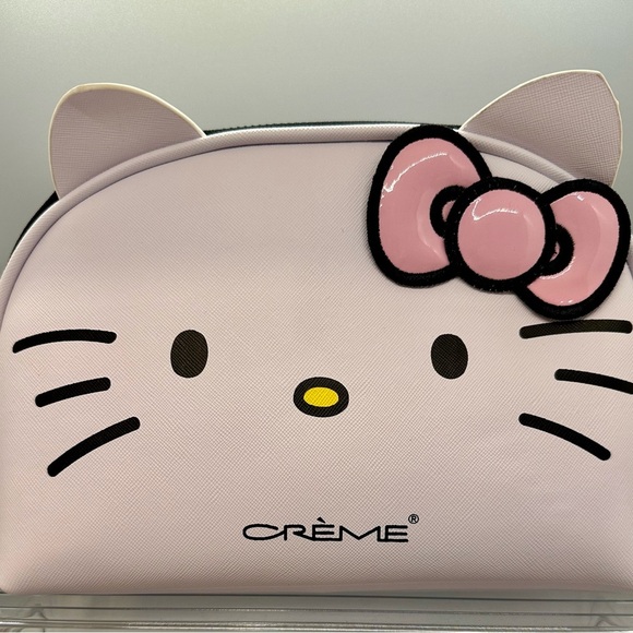 Hello Kitty Makeup Set. Crème Shop bag, Hand Mask, Headband, Palettes and gloss. - Picture 2 of 16